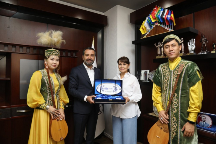 Kazakistan, Kırgızistan ve Özbekistan Sanat Toplulukları'ndan Başkan Şerifoğulları'na ziyaret 