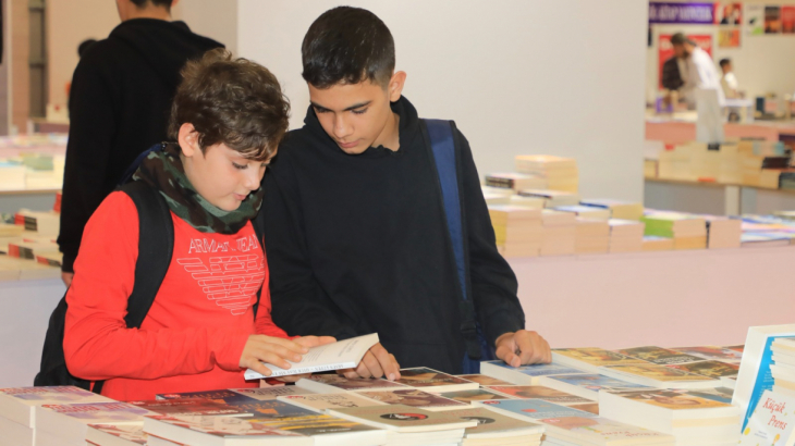 Elazığ Belediyesi Kitap Fuarı'na vatandaşlardan yoğun ilgi