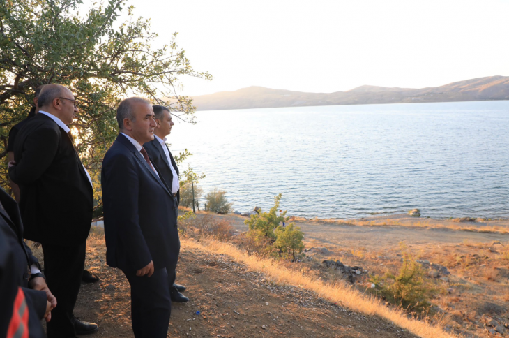 Vali Hatipoğlu, Hazar Gölü çevresinde incelemelerde bulundu