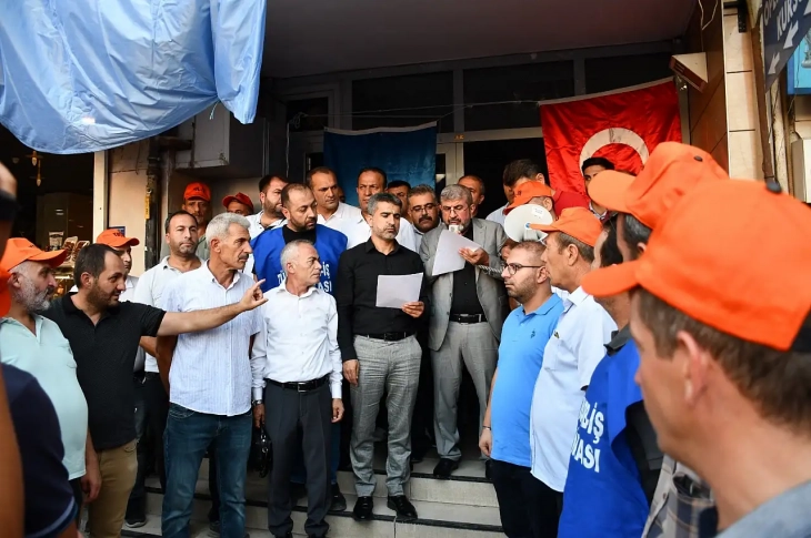 Elazığ'da işçiler geçinemiyoruz dedi!