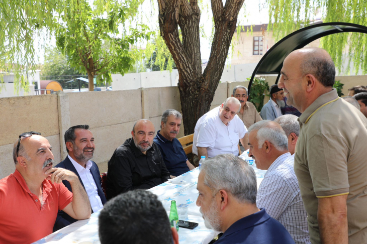 Başkan Şerifoğulları, vatandaşlarla bir araya gelmeye devam ediyor 