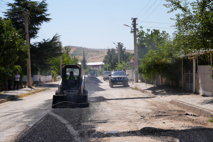 Elazığ Belediyesi'nden asfalt bakım çalışması